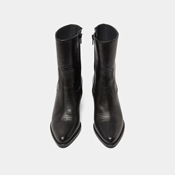 Heeled boots with topstitch in black leather